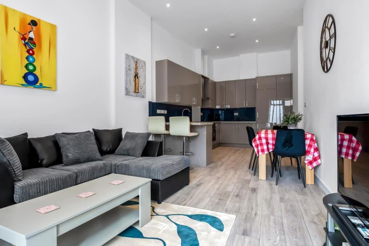 Lovely 1 Bedroom Apartment In Central Woking Exterior photo